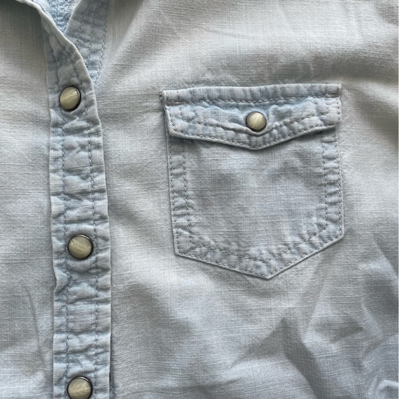 American Eagle Light Wash Blue Basic Denim Shirt with Pearly Snaps - Picture 4 of 6